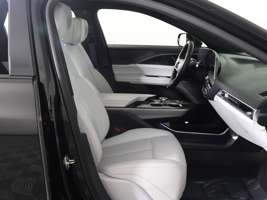 Used 2024 Cadillac Lyriq Sport RWD image 32