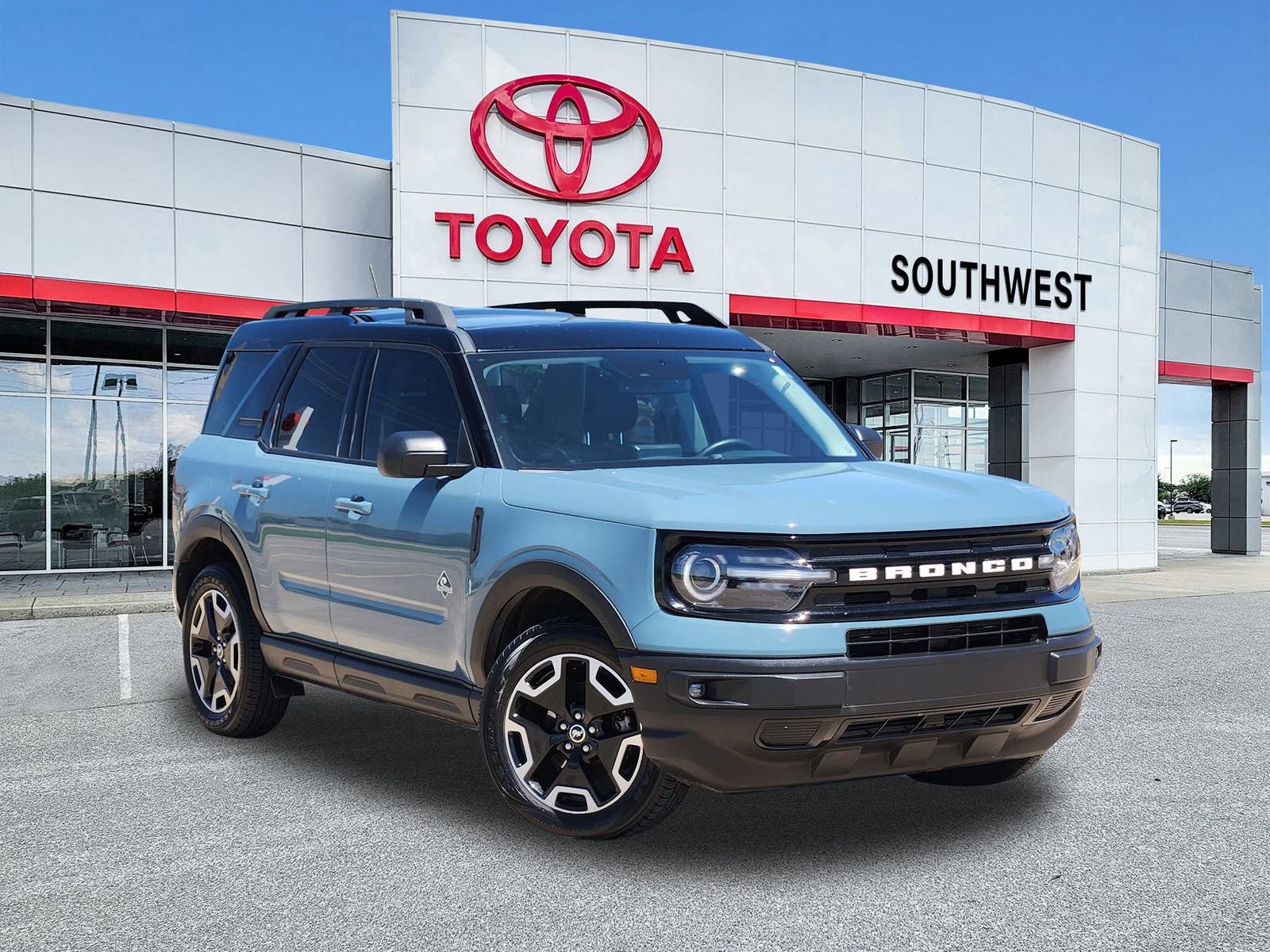 Used 2022 Ford Bronco Sport Outer Banks w/ Tech Package image 1