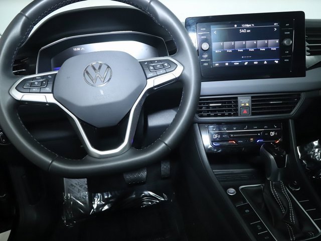 Used 2025 Volkswagen Jetta SE w/ Sunroof Package image 27