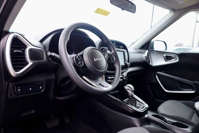 Used 2022 Kia Soul LX image 18