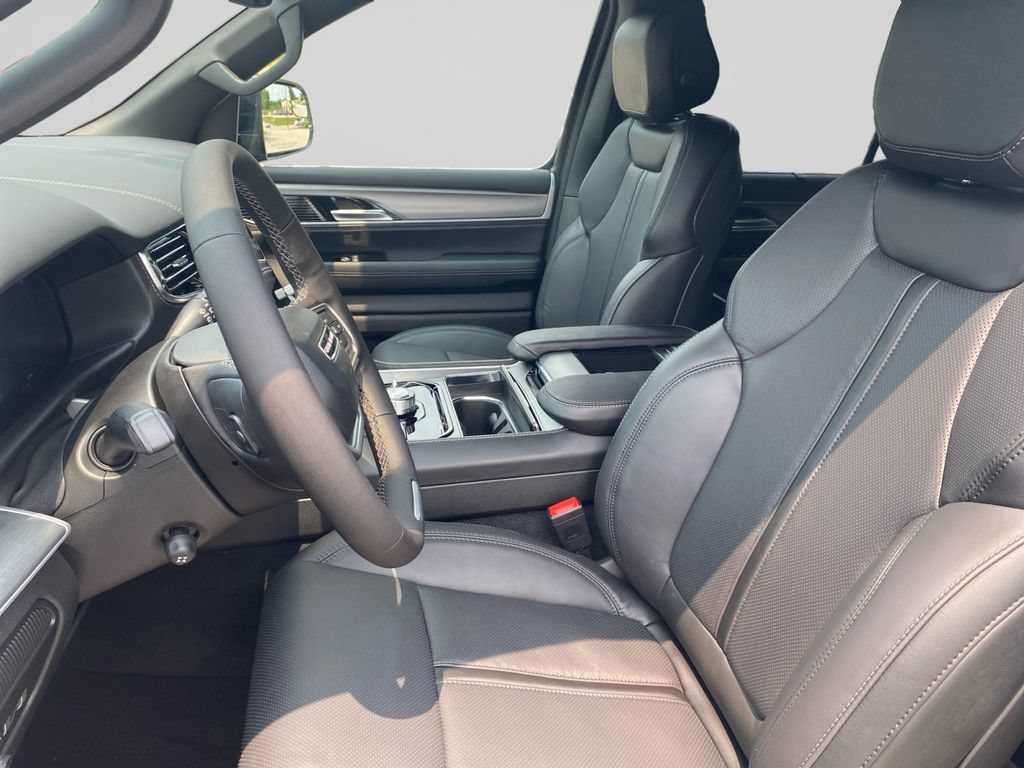 New 2026 Jeep Grand Wagoneer L Limited AWD/4WD image 17
