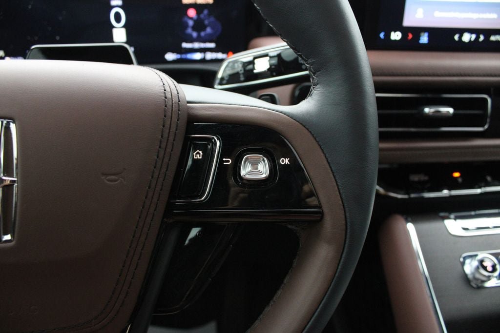 New 2026 Lincoln Aviator Reserve AWD/4WD image 13