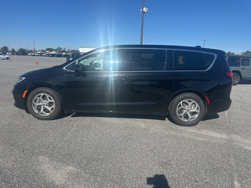 Used 2024 Chrysler Pacifica Limited image 9
