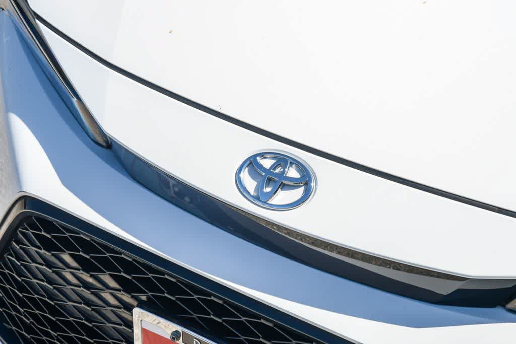 Used 2025 Toyota Corolla SE w/ Convenience Package FWD image 5