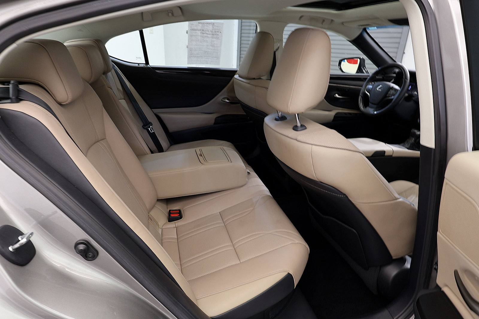 Used 2020 Lexus ES 300h w/ Accessory Package 2 FWD image 18