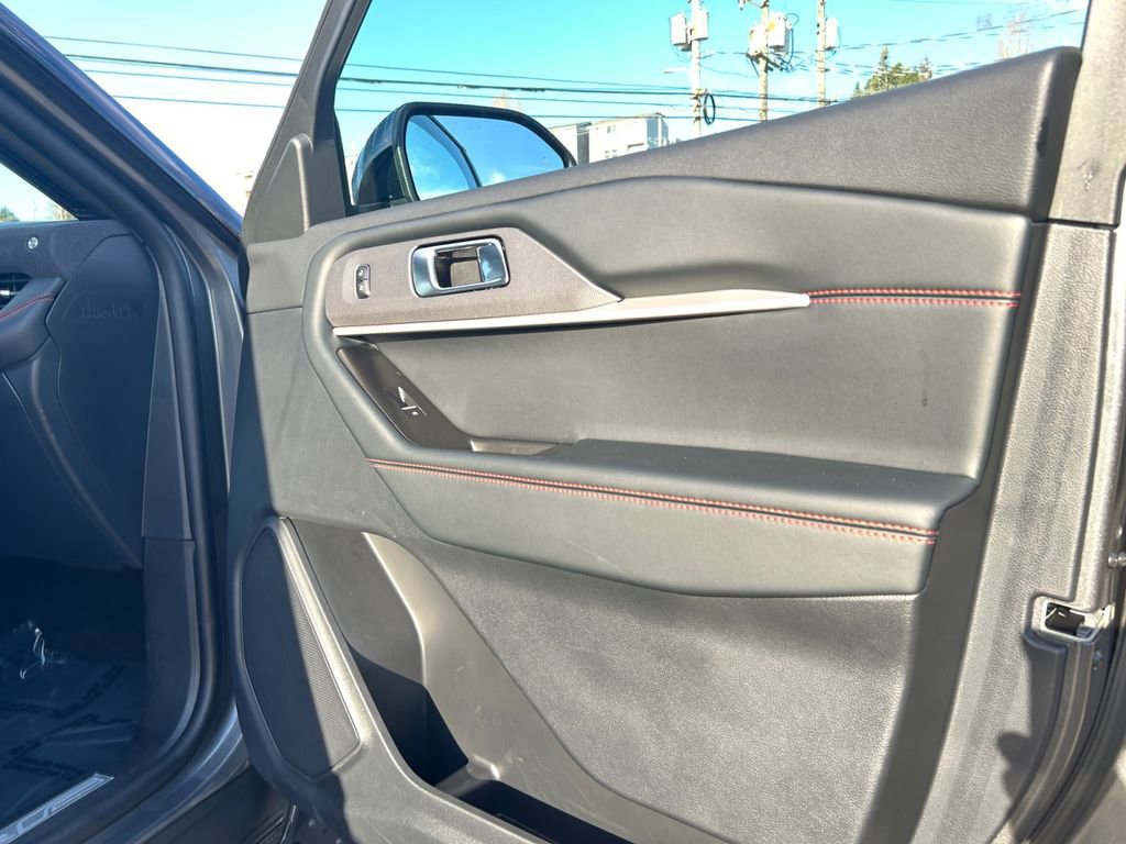 Used 2025 Ford Explorer ST-Line w/ ST-Line Street Pack AWD/4WD image 25