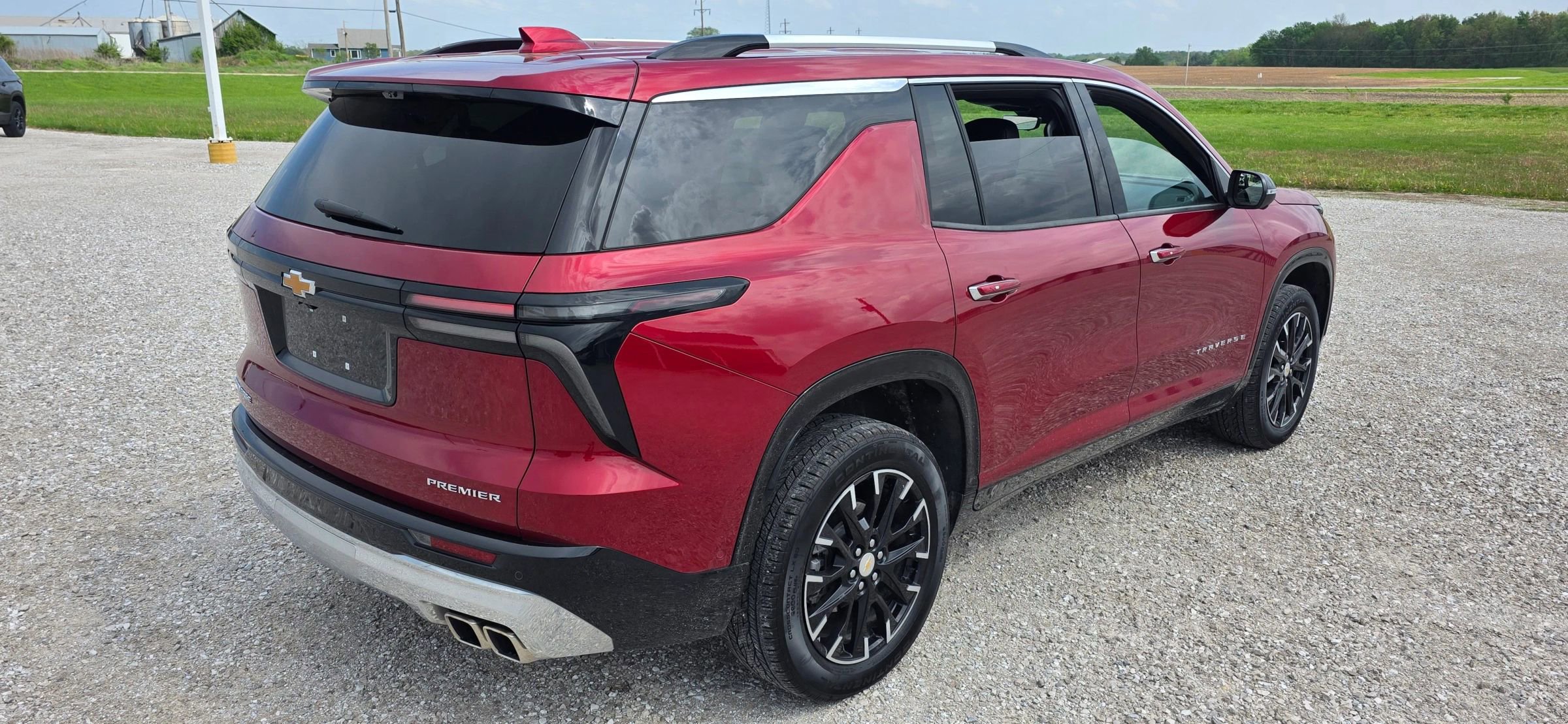 Used 2024 Chevrolet Traverse RS FWD image 3