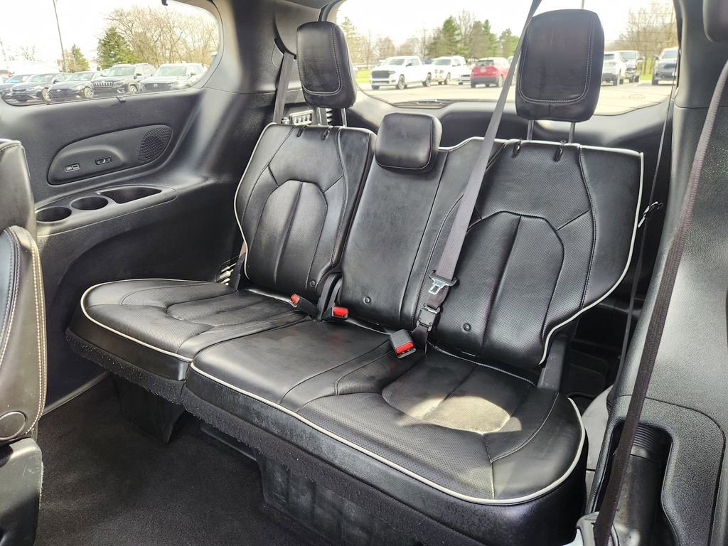 Used 2018 Chrysler Pacifica Limited w/ S Appearance Package image 15