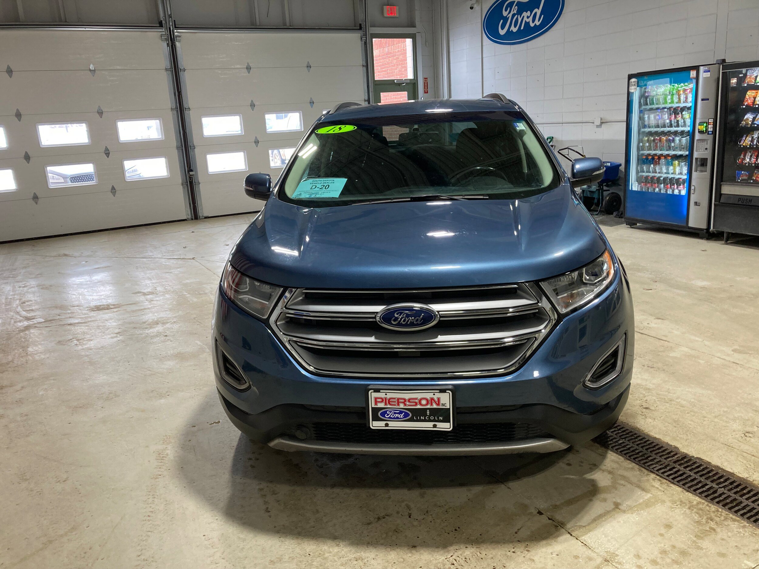 Used 2018 Ford Edge SEL w/ Class II Trailer Tow Package AWD/4WD image 2