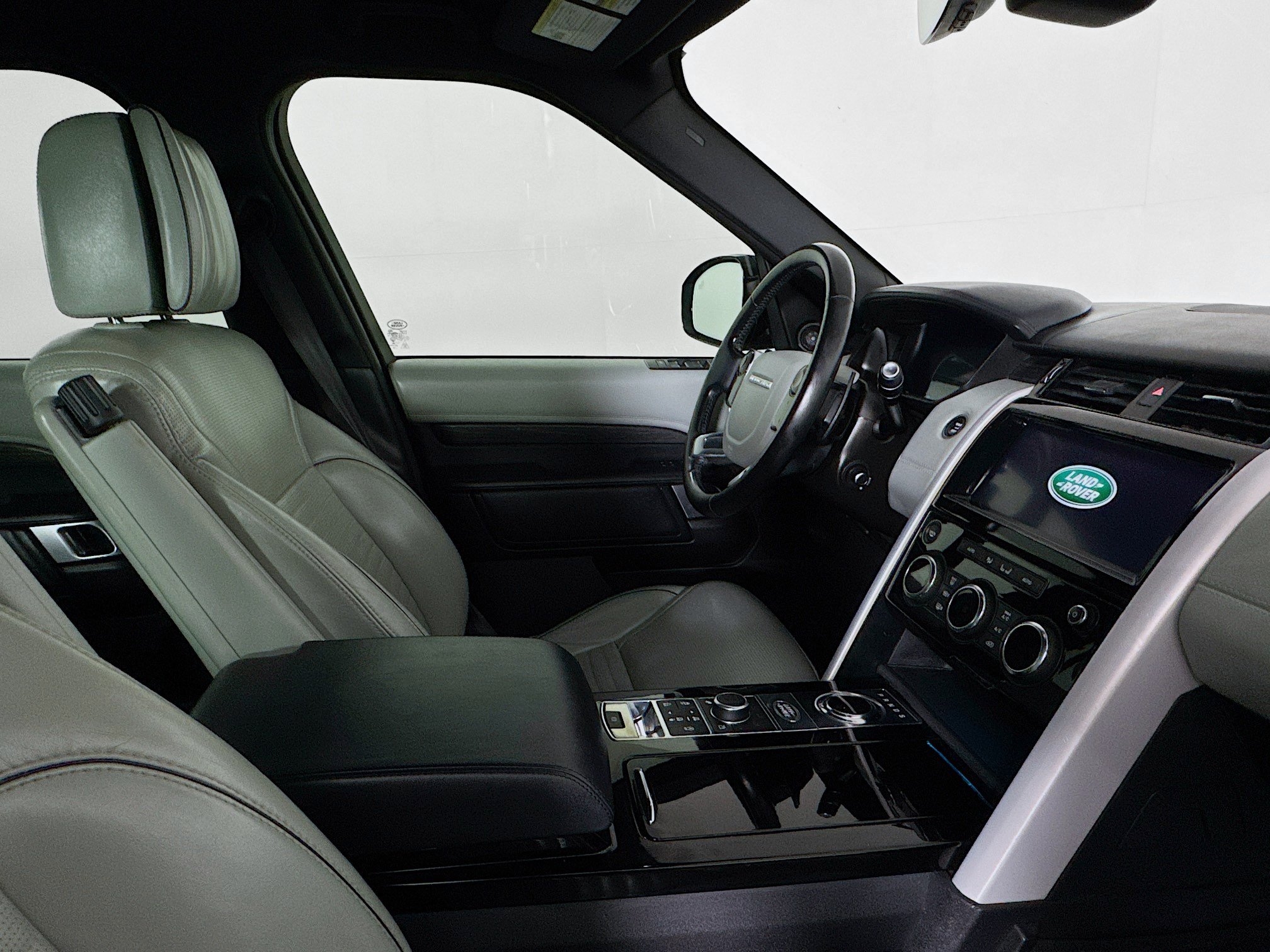 Used 2019 Land Rover Discovery HSE Luxury AWD/4WD image 28