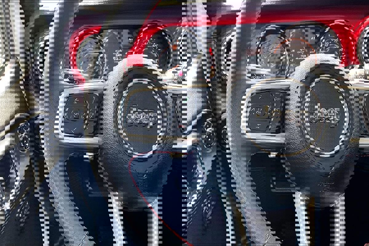 Used 2023 Jeep Wrangler Unlimited Rubicon image 15