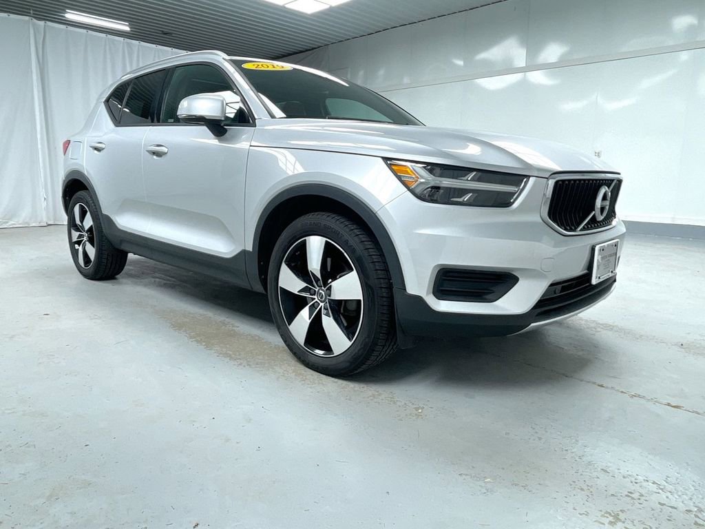 Used 2019 Volvo XC40 T5 Momentum