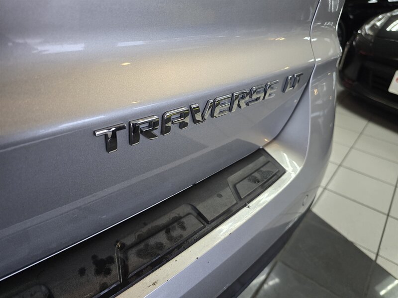 Used 2015 Chevrolet Traverse LT w/ Style and Technology Package FWD image 34