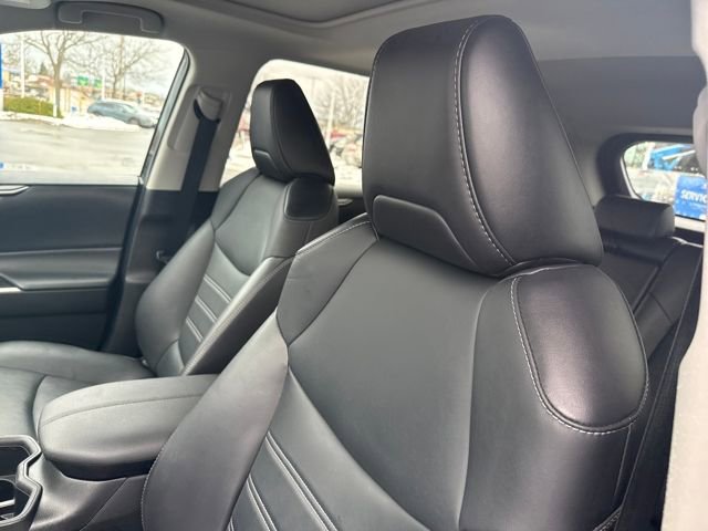 Used 2022 Toyota RAV4 XLE Premium image 12