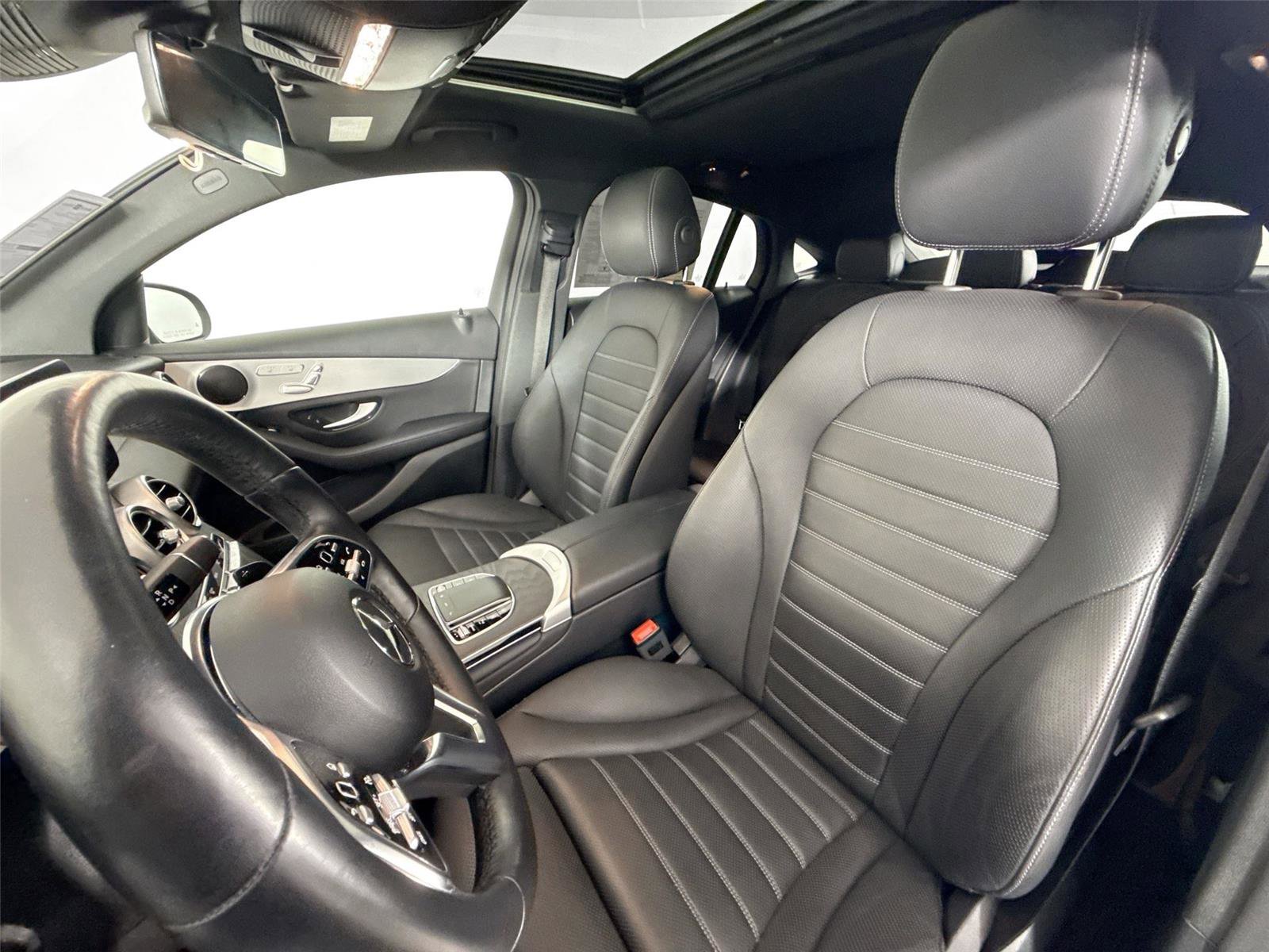 Used 2023 Mercedes-Benz GLC 300 4MATIC Coupe image 3