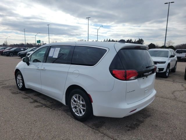 Used 2023 Chrysler Voyager LX image 24