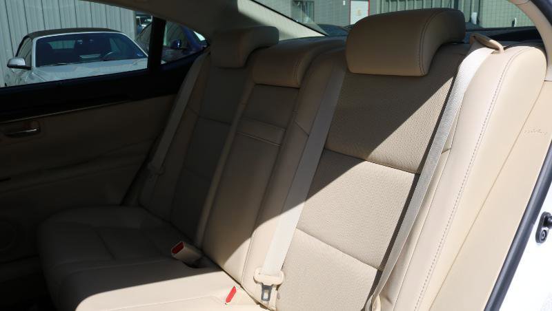 Used 2015 Lexus ES 350 w/ Ultra Luxury Package FWD image 19