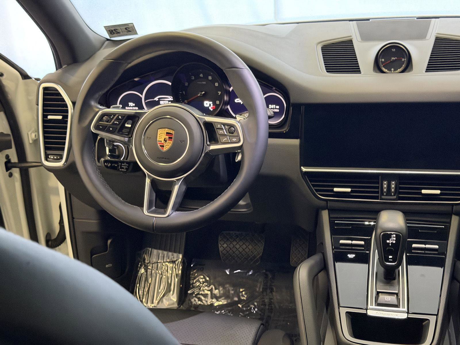 Certified 2023 Porsche Cayenne Platinum Edition image 20