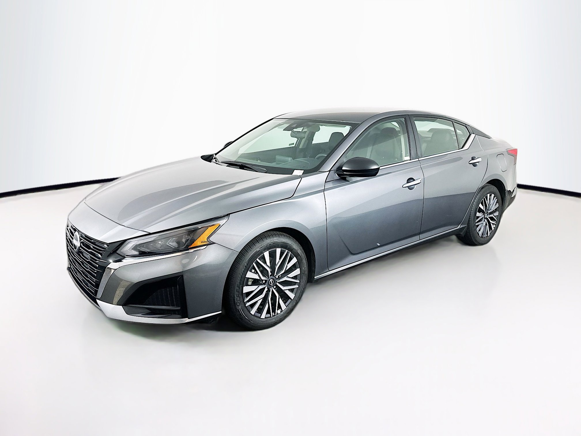 Used 2025 Nissan Altima 2.5 SV image 3