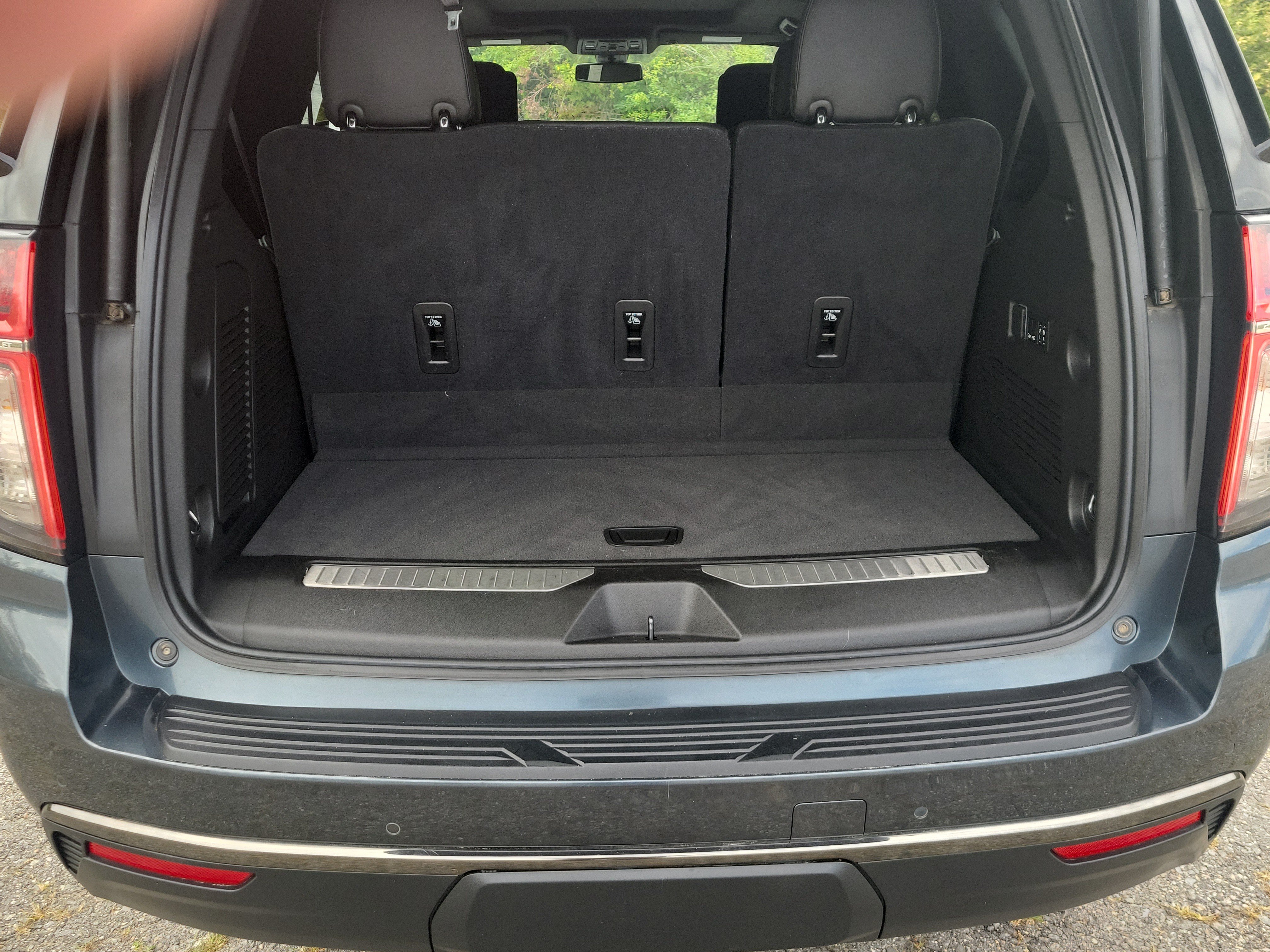 Used 2021 Chevrolet Tahoe RST w/ Luxury Package AWD/4WD image 18