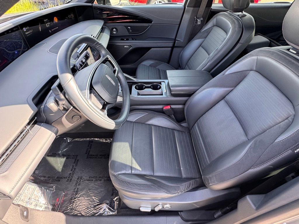 Used 2025 Lincoln Nautilus Reserve w/ Jet Appearance Package image 18