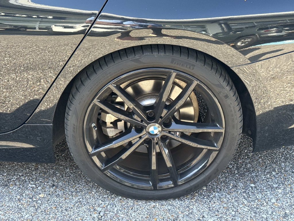 Used 2019 BMW 330i Sedan w/ M Sport Package RWD image 4