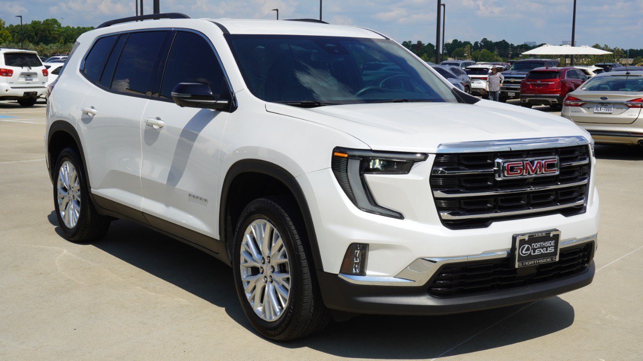 Used 2025 GMC Acadia Elevation w/ Elevation Premium Package FWD image 3