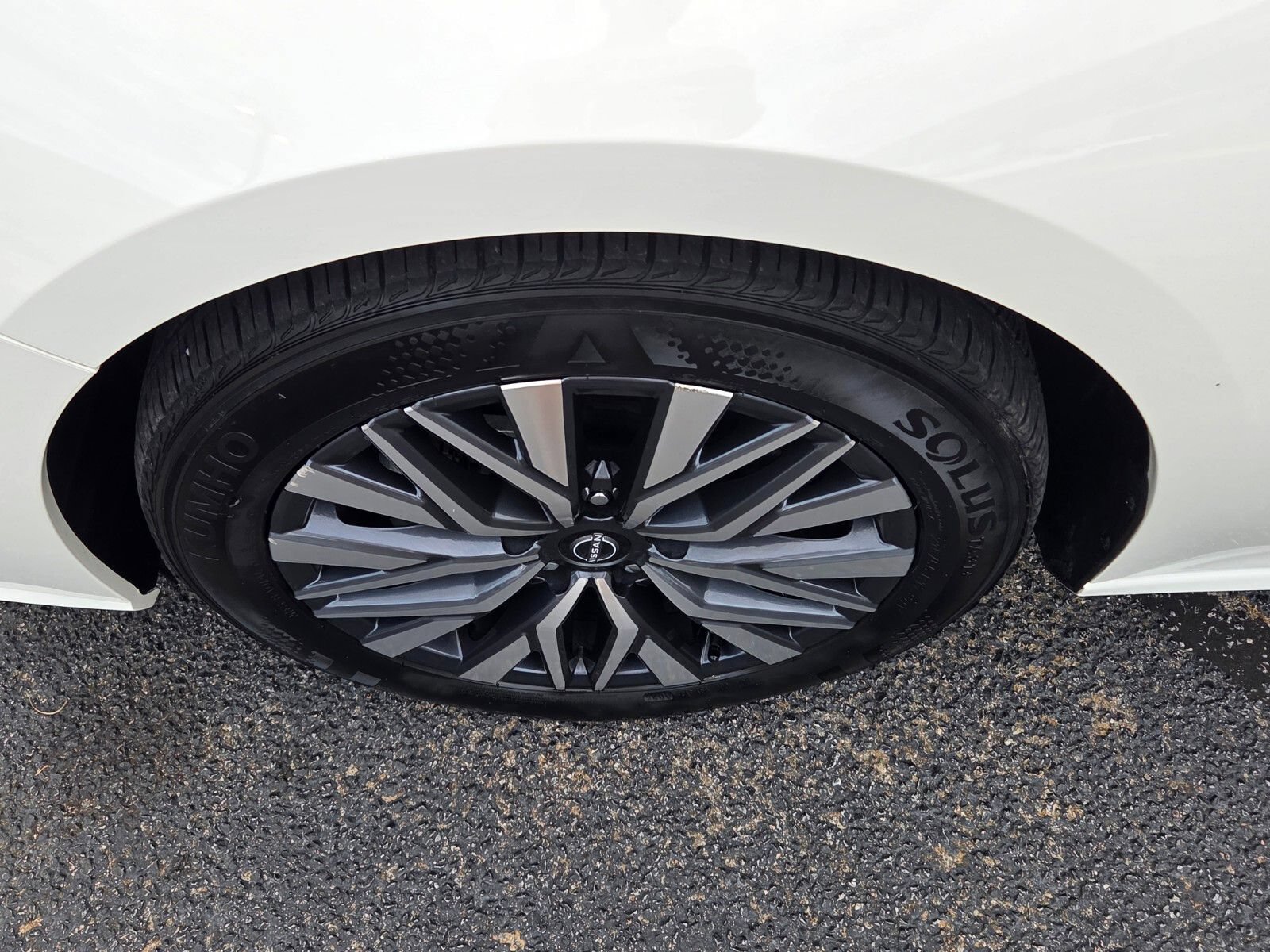Used 2025 Nissan Altima 2.5 SV FWD image 17
