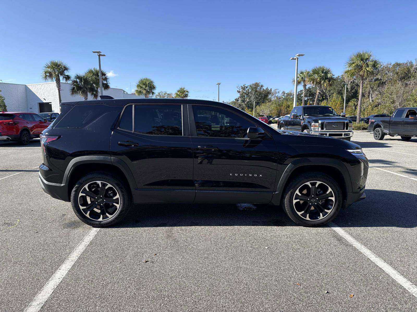 Used 2025 Chevrolet Equinox LT image 2