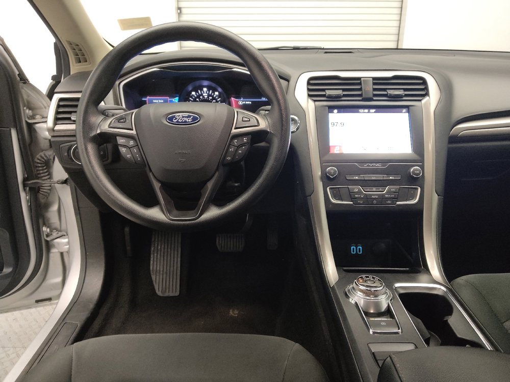 Used 2019 Ford Fusion SE image 22