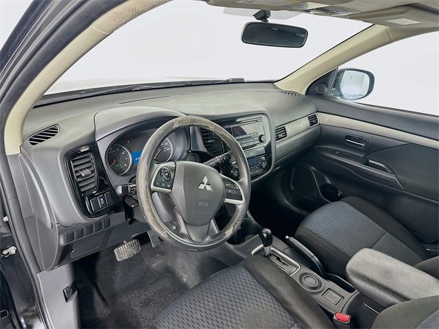 Used 2014 Mitsubishi Outlander ES image 9