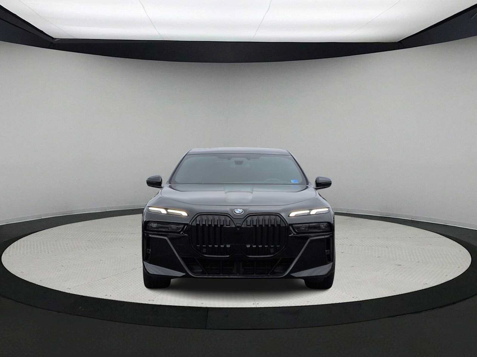 Used 2023 BMW 760i xDrive AWD/4WD image 3