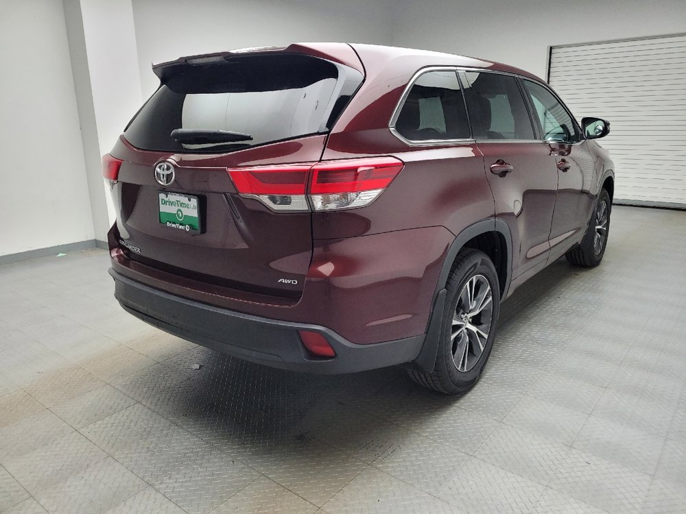 Used 2018 Toyota Highlander LE image 9