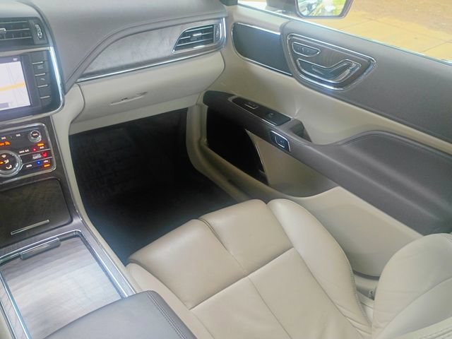 Used 2017 Lincoln Continental Select w/ Climate Package AWD/4WD image 39