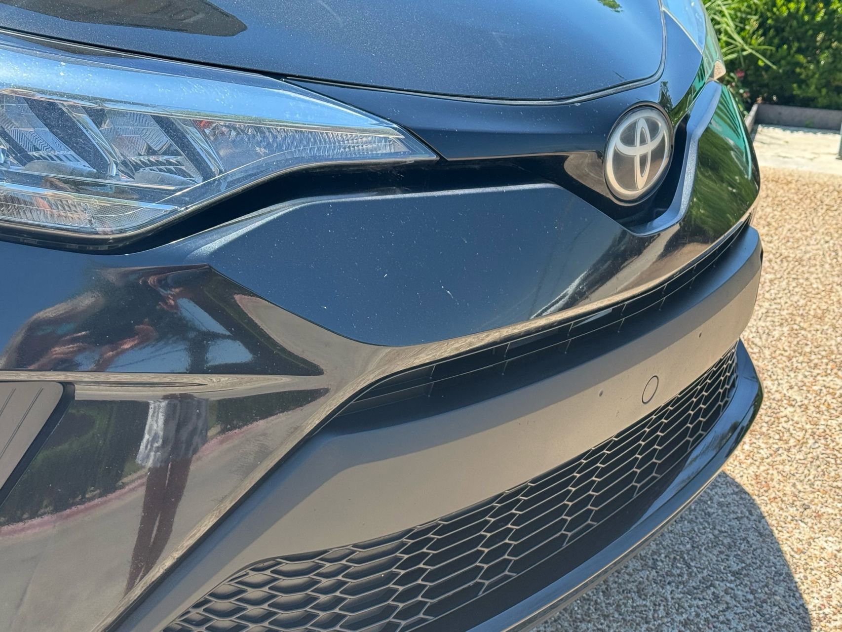 Used 2020 Toyota C-HR XLE FWD image 2