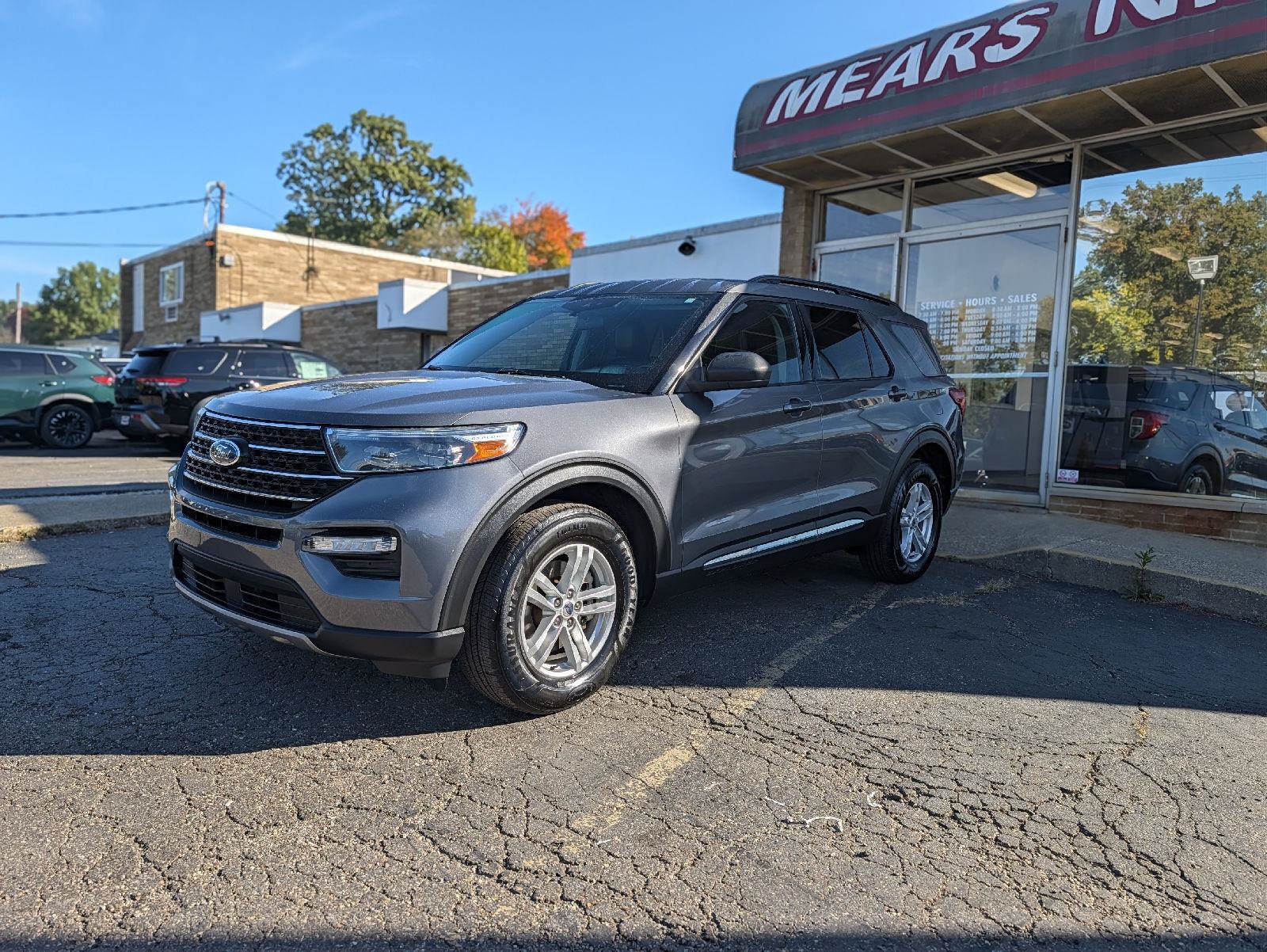 Used 2021 Ford Explorer XLT w/ Equipment Group 202A AWD/4WD image 5