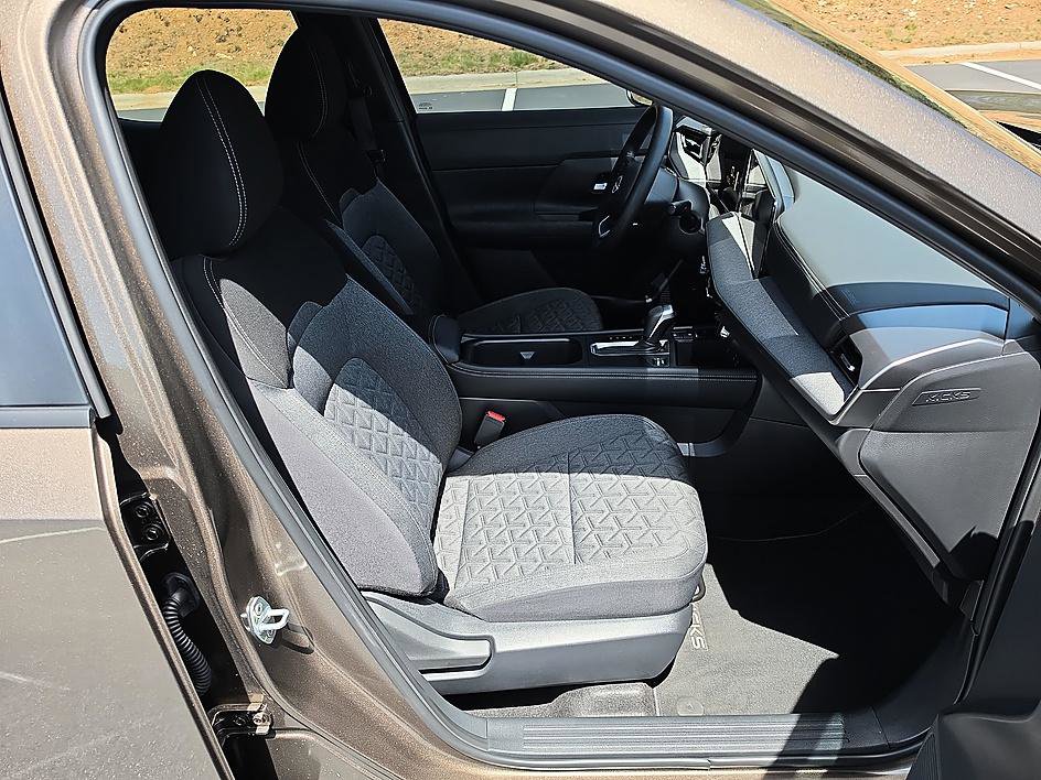 Used 2025 Nissan Kicks SV image 19