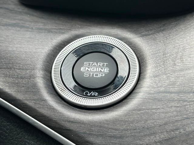 Used 2022 Jeep Grand Cherokee L Limited AWD/4WD image 16