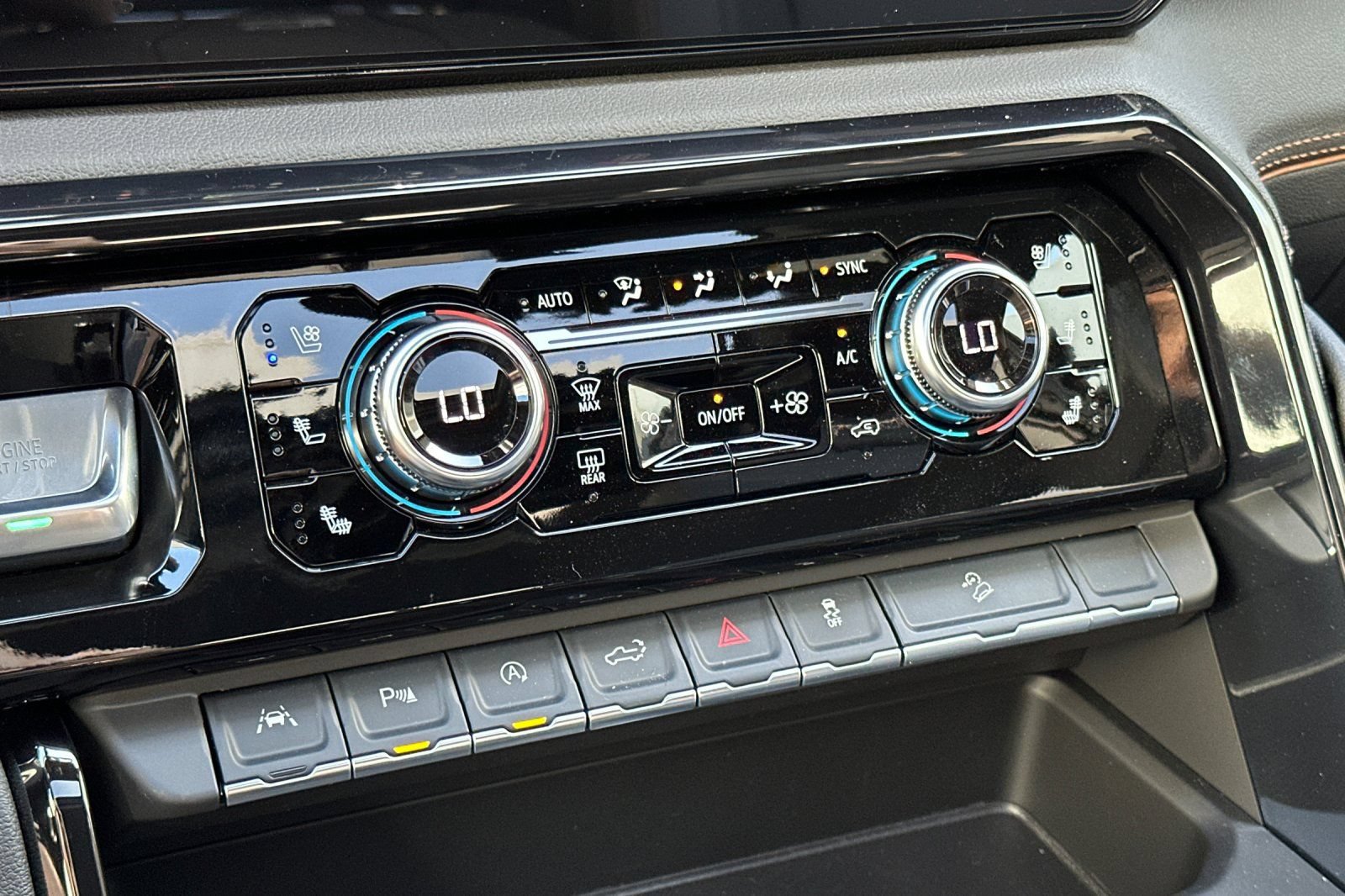 New 2026 GMC Sierra 1500 AT4 w/ AT4 Premium Package AWD/4WD image 18