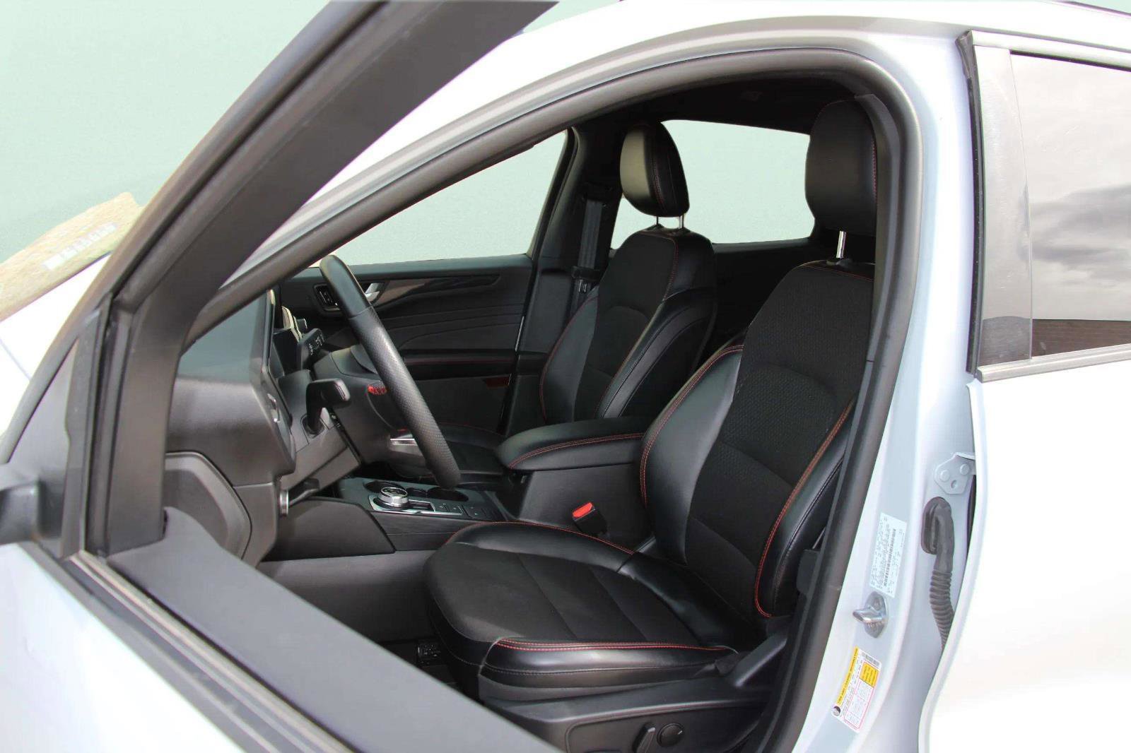 Used 2025 Ford Escape ST-Line image 14