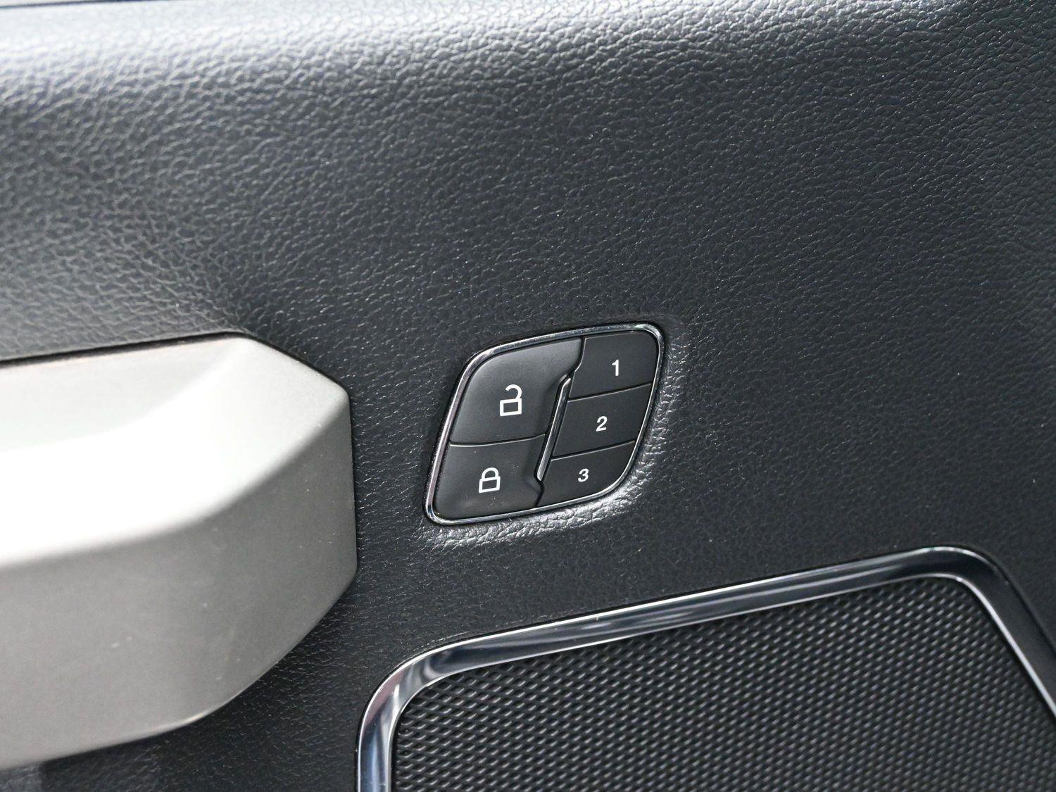 Used 2019 Ford F250 Lariat w/ Chrome Package image 11