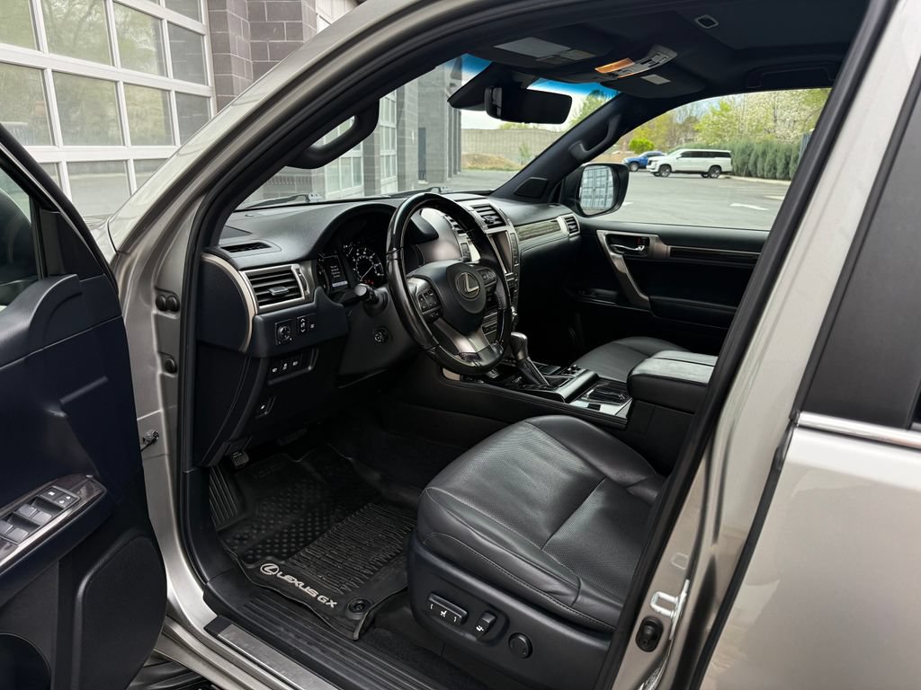 Used 2020 Lexus GX 460 Premium w/ Premium Package AWD/4WD image 33