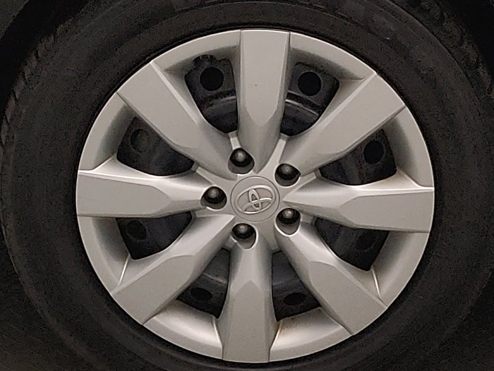 Used 2016 Toyota Corolla LE FWD image 31