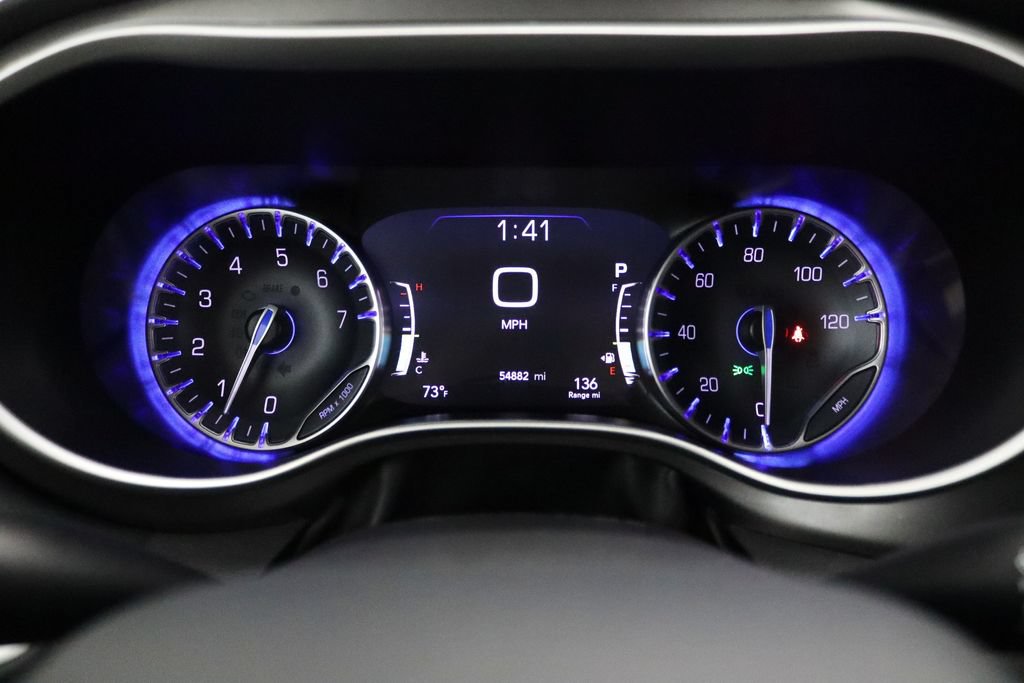 Used 2024 Chrysler Pacifica Touring-L FWD image 19