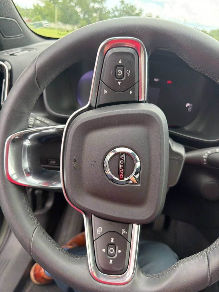 Used 2023 Volvo XC40 Recharge Ultimate AWD/4WD image 9