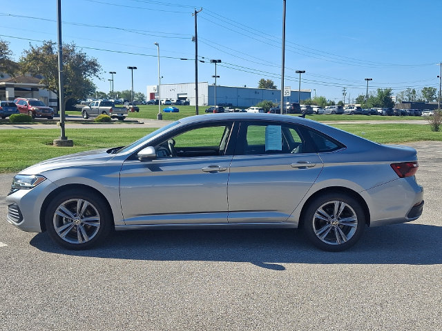 Used 2024 Volkswagen Jetta SE FWD image 8