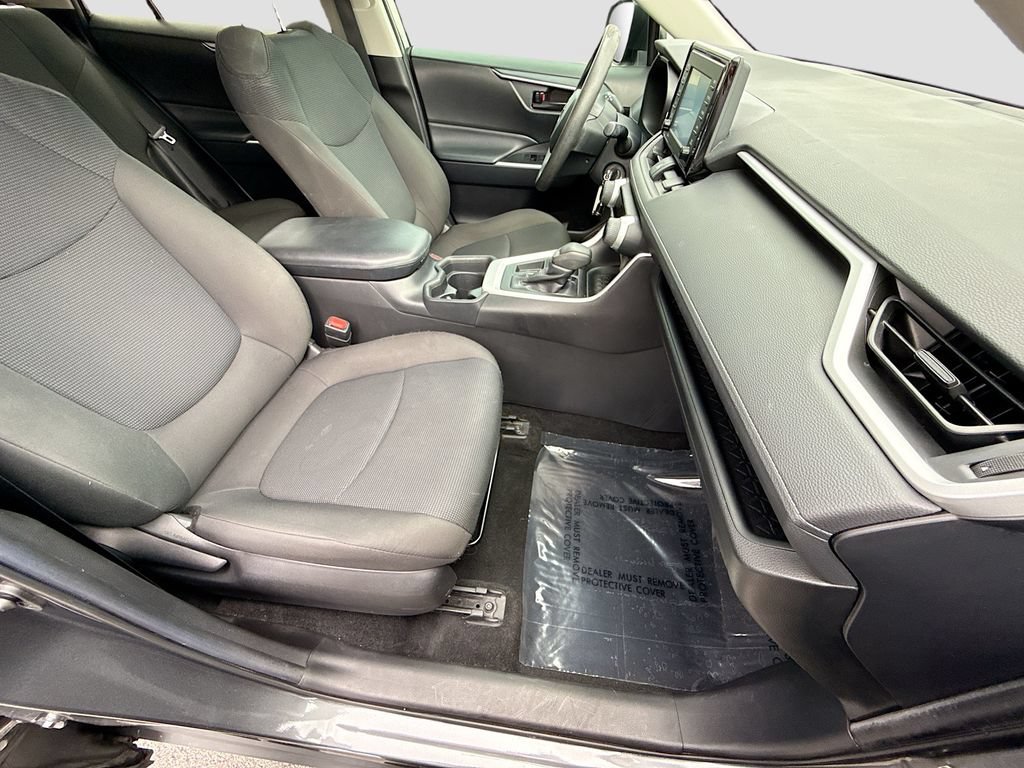 Used 2020 Toyota RAV4 LE FWD image 14