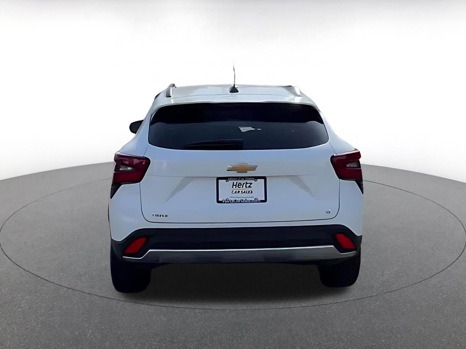 Used 2025 Chevrolet Trax LT FWD image 11