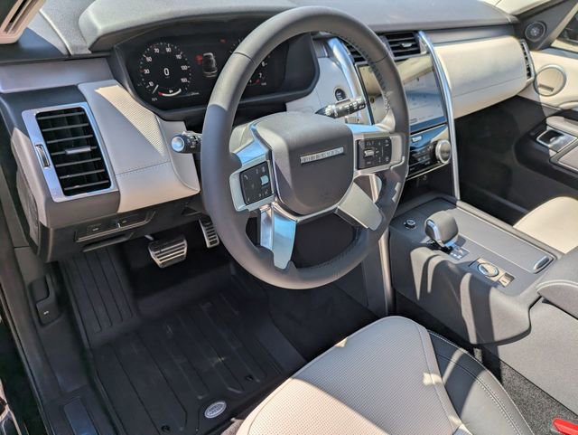 New 2025 Land Rover Discovery Dynamic SE image 7