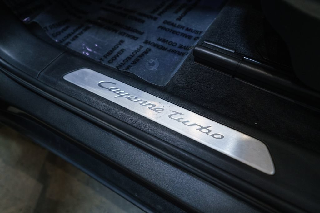 Used 2020 Porsche Cayenne Turbo AWD/4WD image 28